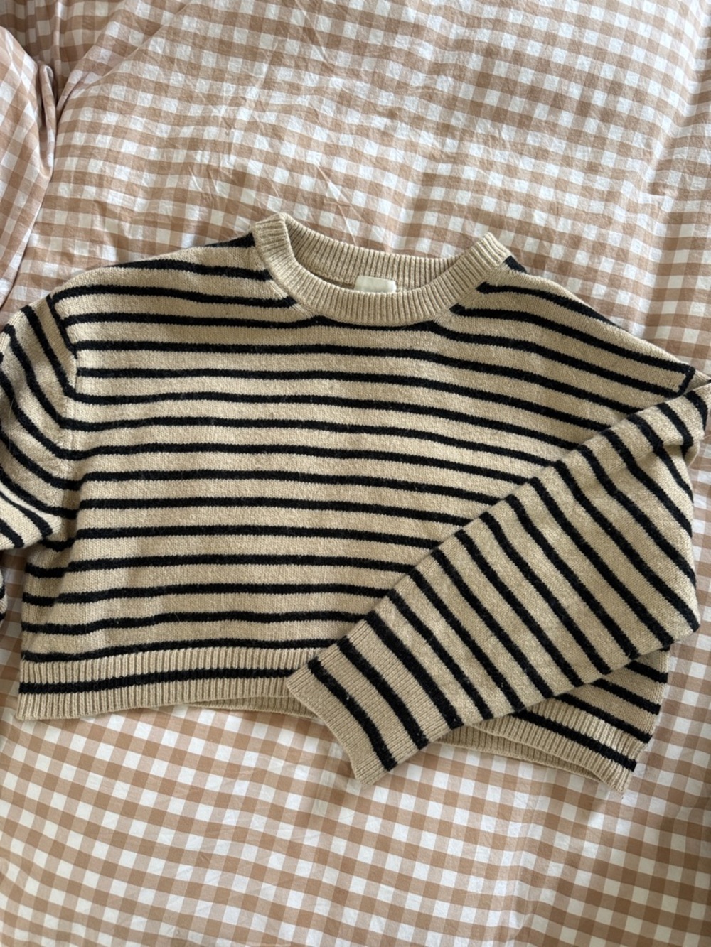 H&M Beige and Black Striped Cropped Crewneck Sweater